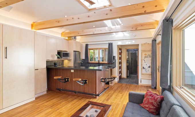 Corvallis Apartment | Newly Renno'd Modern Studio in downtown Corvallis, walk to OSU! by The Tachibana