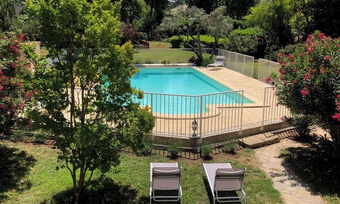 Cornillon-Confoux Apartment | Newly renovated 5 person gite with large shared swimming pool, large garden in Provence