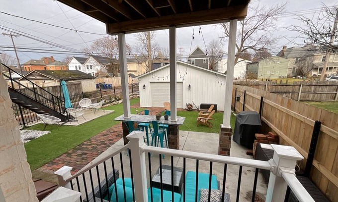 Near East Columbus Condo | Newly Renovated 1 Bedroom Century Home Condo (1500sf)