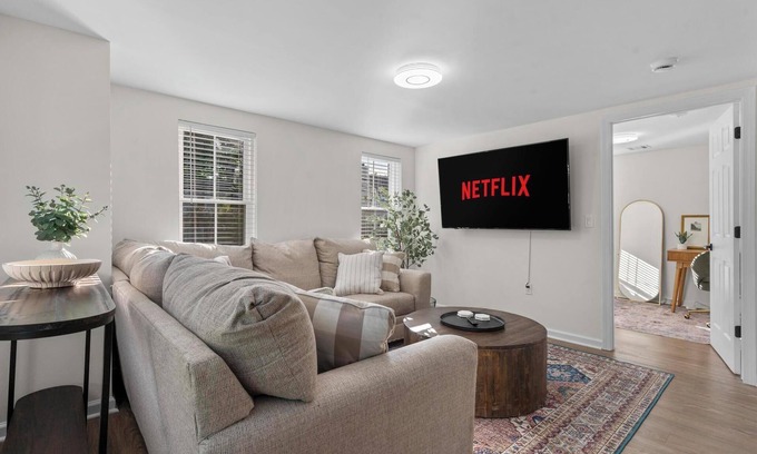 Tariffville Apartment | Newly Renovated 2 Bedroom in Heart of Tariffville