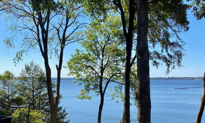 Vinita House | Newly Renovated 4B, 2.5 bath Lakefront home with South Grand Lake Views and dock