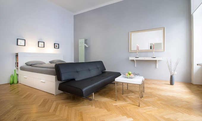 Weißgerber Apartment | newly renovated Apartment-3 min Walking distance to Historical City Center