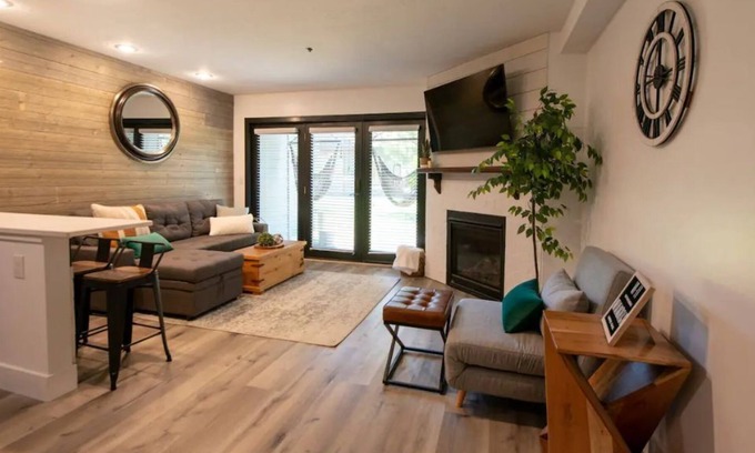 Huntsville Condo | Newly Renovated Condo Near 3 Ski Resorts and 5 min to Lake
