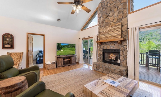 Whittier Condo | Newly Renovated Condo in Gated Golf Community