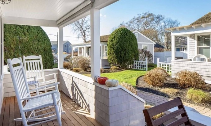 Easton's Point Cottage | Newly Renovated Easton Point Cottage, Short Walk To First And Second Beach