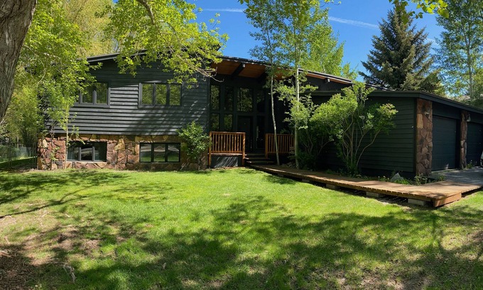 Jackson House | Newly Renovated Home in Ideal Walk to Town Location