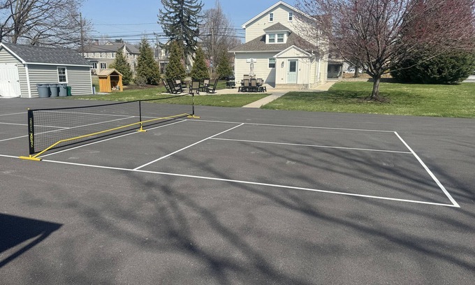 Mount Joy House | Newly Renovated House and private Pickleball in the Heart of Lancaster