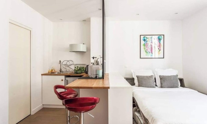 Quartier des Grandes-Carrieres Apartment | Newly Renovated, Modern Studio Flat—Montmartre