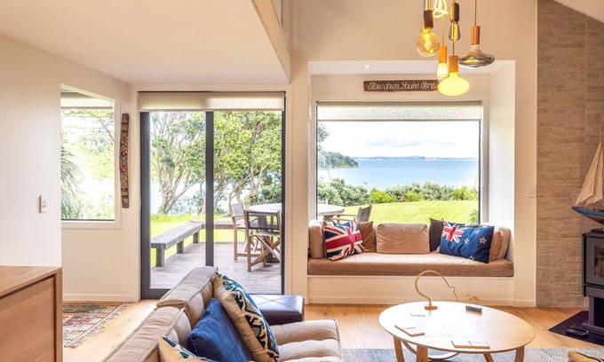 Surfdale House | Newly renovated waterfront home with good indoor living and leading to the beach