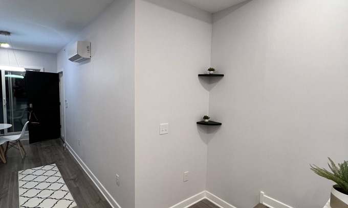 Glenwood Apartment | Newly renovated one bedroom with rooftop balcony!