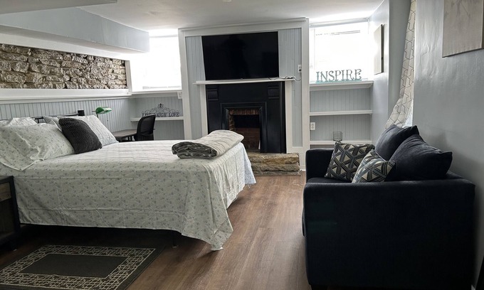 Clifton Apartment | Newly Renovated Studio. Private Yard, Quiet neighborhood. 5 min to all major hwy