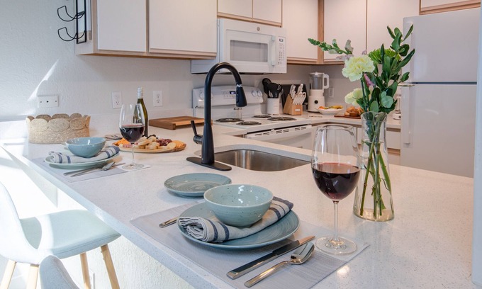 Downtown Cannon Beach House | Newly Renovated Sunny Cannon Beach Studio cottage, stroll to beach & town