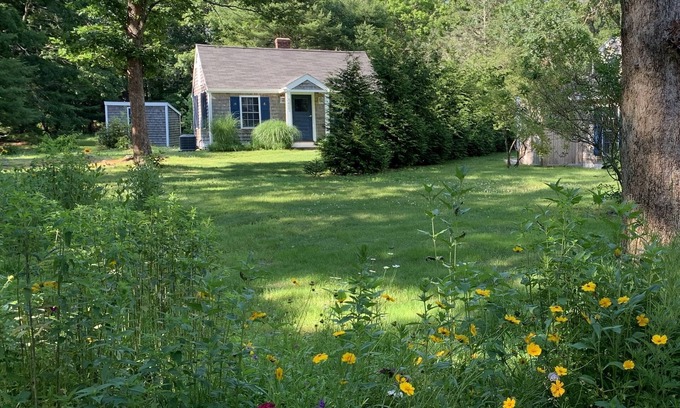 Kenyon Cottage | Newly Renovated Coastal Green Hill Cottage- Minutes to 6 beautiful beaches!