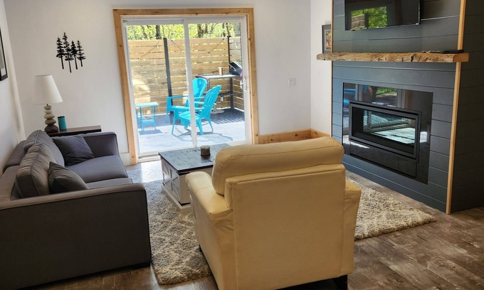 Lake of Bays Apartment | Newly renovated vacation rental! 20 minutes to Algonquin. Stay & play in Muskoka