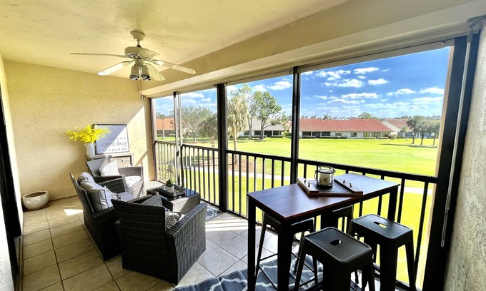 Biggar Condo | Newly updated 2br2br+Den golf course property near airport 90-day min stay
