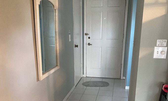 Largo House | Newly updated condominium! 5 min from the beach!
