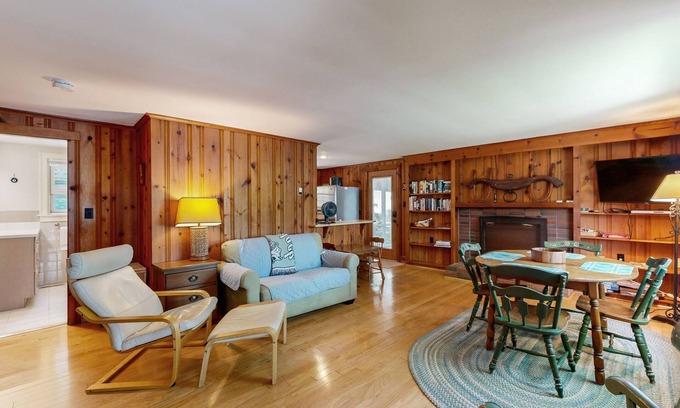 Mashpee Cottage | Newly updated lakefront cottage with screened porch, large yard & kayaks