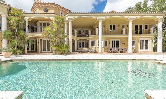 Shady Banks House | NEWLY UPDATED Luxurious Gated Private Waterfront Estate 7000 SF Quiet Tranquil
