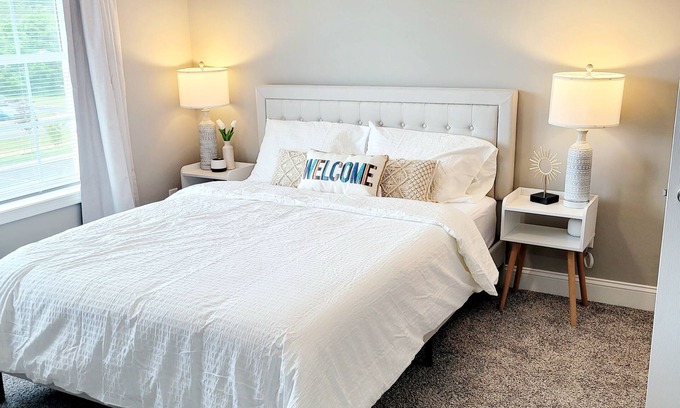Haven Heights Villa | NewRiverGem - Near RU, Virginia Tech & Appalachain Trail, Pet Friendly!