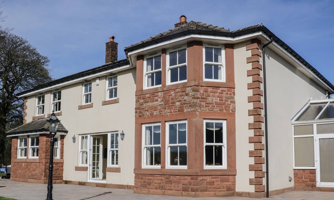 Canonbie Cottage | NEWTHWAITE HOUSE, family friendly, with hot tub in Canonbie