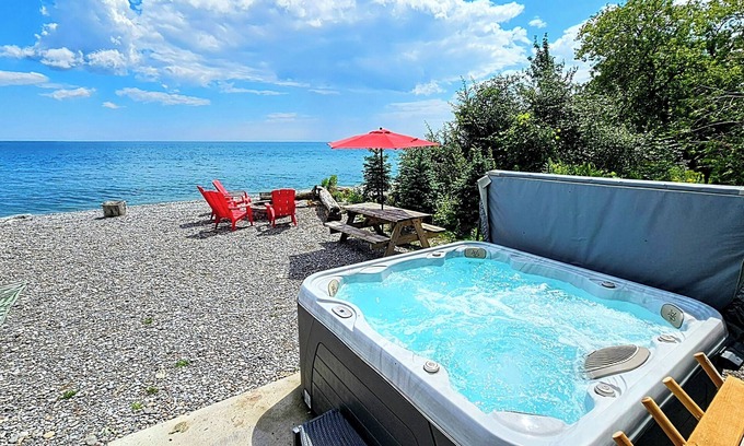 Bowmanville Cottage | nExperience Blissful Lakeside Living: Retreat with Stunning Views, Beach Access