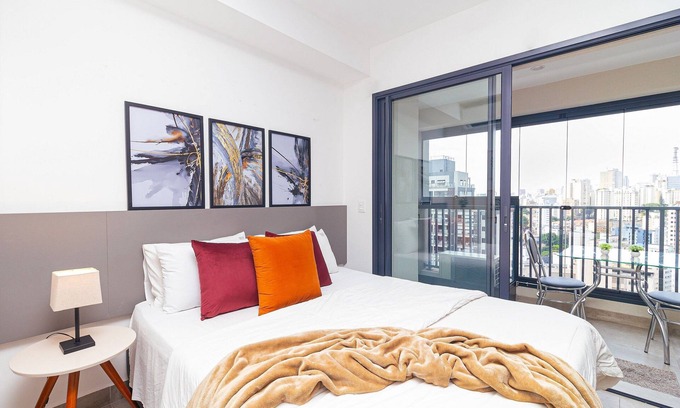 Bela Vista House | Next AV. Paulista and Sirio Libanes | balcony | AC
