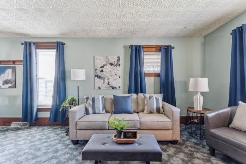 Niagara Falls House | Niagara Falls Getaway- Perfect Place to Unwind home