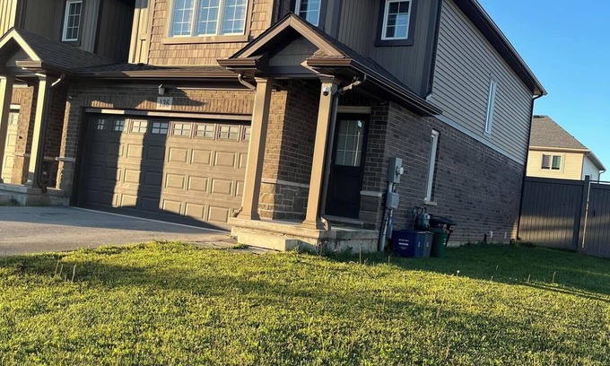 Thorold House | Niagara Getaway n4bdrm, 4bths. 18 min to Falls.n'Isla Paraiso Verde'