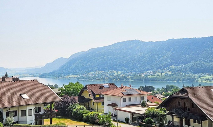 Bodensdorf House | Nice apartment in villa for 6 people with WIFI, TV, terrace and pets allowed