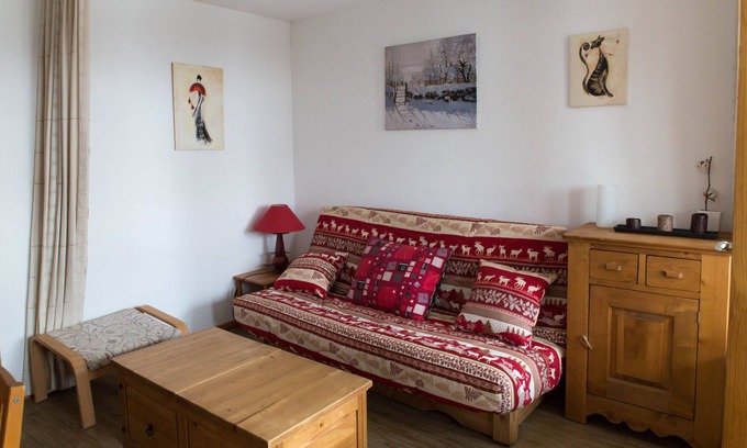 Val-Thorens Apartment | Nice 409 sq ft 3 rooms in the centre of the resort, right on the slopes