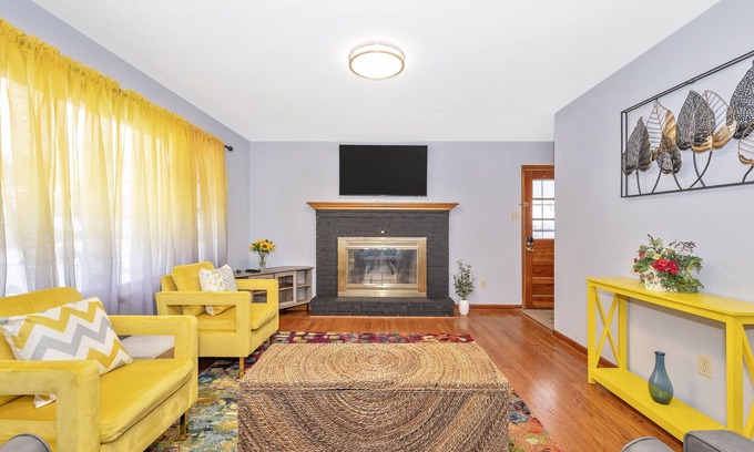 Hagerstown House | Nice and modern decor, 4BR 3BA, remodeled