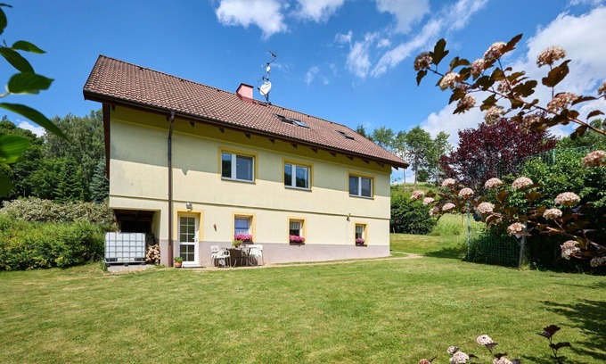 Svoboda nad Upou Apartment | Nice apartment for 4 people with WIFI, TV, patio and pets allowed
