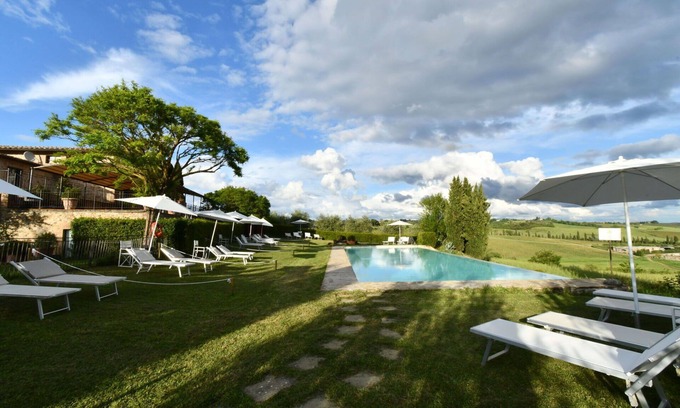 Ponte di Gabbiano Apartment | Nice apartment for 4 people with WIFI, A/C, pool, TV and pets allowed, close to Siena