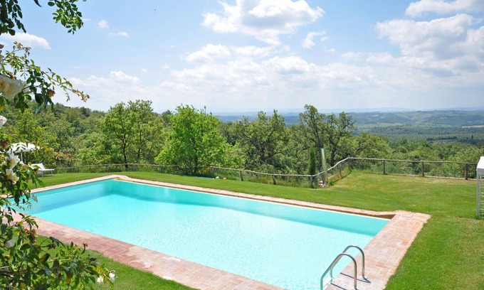 Castelnuovo Berardenga Apartment | Nice apartment for 3 guests with WIFI, pool, pets allowed, panoramic view and parking