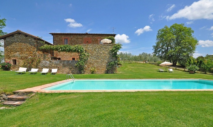 Castelnuovo Berardenga Apartment | Nice apartment for 2 guests with pool, WIFI, A/C, pets allowed, panoramic view and parking