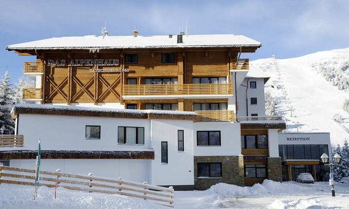 Katschberg Apartment | Nice apartment for 4 guests with pool, WIFI, TV, balcony, pets allowed and panoramic view