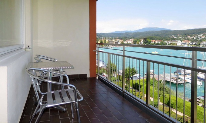 Augsdorf Apartment | Nice apartment for 4 guests with TV and balcony