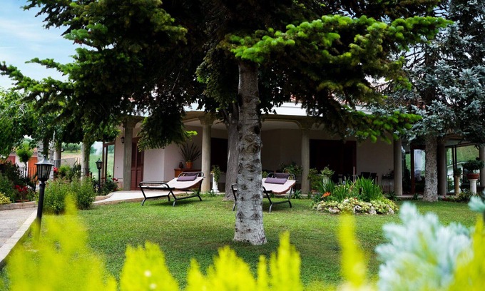 Roseto degli Abruzzi Villa | Nice apartment in villa for 2 guests with A/C, WIFI, TV and patio
