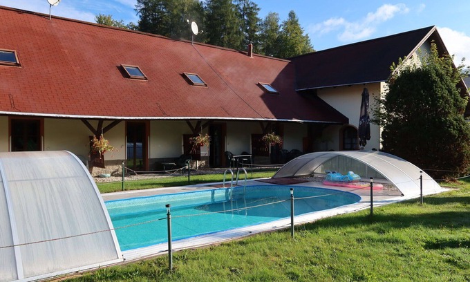Desna Apartment | Nice apartment for 4 people with pool, WIFI, TV, patio and parking