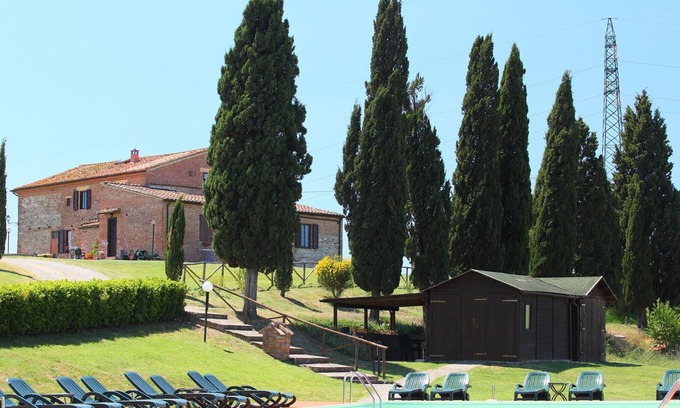 Ponte di Gabbiano Villa | Nice apartment in villa with pool, WIFI, TV, patio, pets allowed and parking, close to Siena