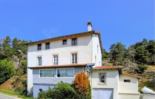 Saint-Germain-Laprade Apartment | Nice Apartment In Saint-Germain-La-Prade
