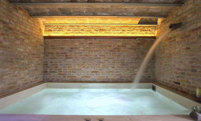 Pieve a Nievole Apartment | Nice apartment for 4 guests with hot tub, WIFI, pool, TV, patio and pets allowed