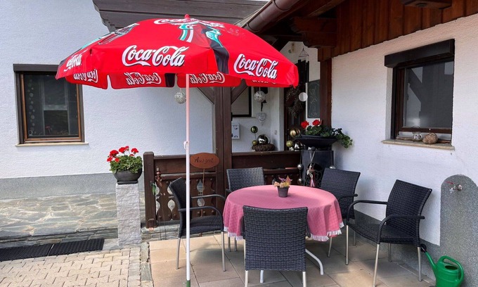 Agsdorf Apartment | Nice apartment for 4 guests with WIFI, TV, patio and pets allowed