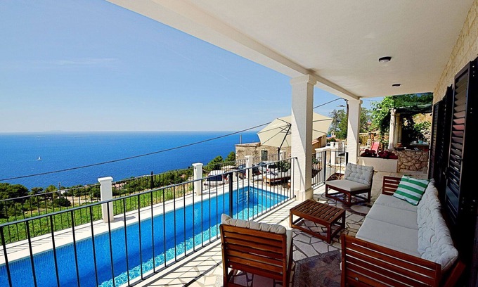 Sveta Nedjelja Apartment | Nice apartment for 6 guests with A/C, internet, private pool, TV, terrace and parking