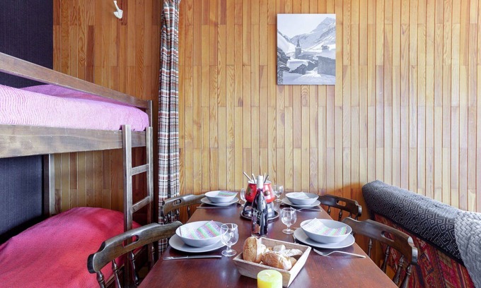 La Toussuire Apartment | Nice apartment for 4 guests with WIFI, TV and balcony