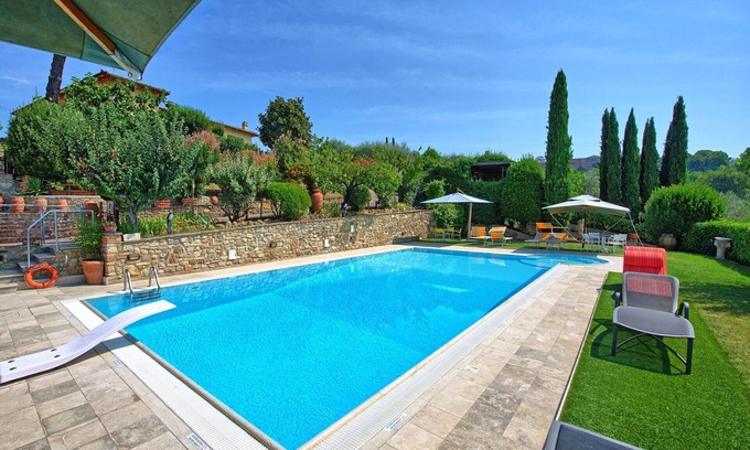 San Gimignano Apartment | Nice apartment for 2 people with WIFI, A/C, pool, TV and panoramic view