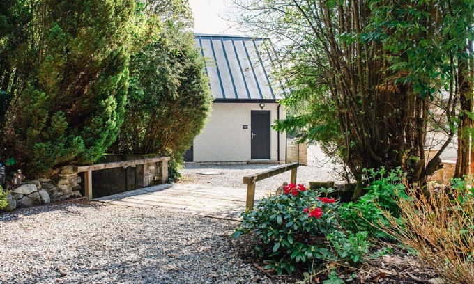 Drumnadrochit Apartment | Nice apartment for 2 guests with WIFI, patio and parking