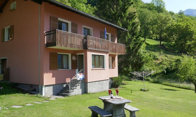 Blenio Apartment | Nice apartment for 2 guests with WIFI, TV, patio, pets allowed and panoramic view