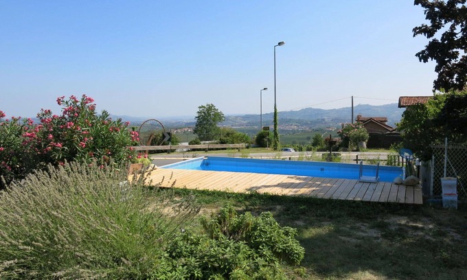 La Morra Apartment | Nice apartment for 2 people with WIFI, pool, TV, patio, pets allowed and parking
