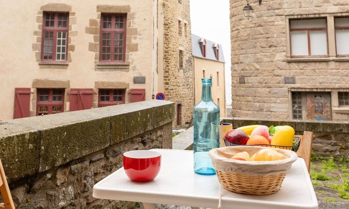 Intra Muros Apartment | Nice apartment for 3 people with WIFI, TV and terrace